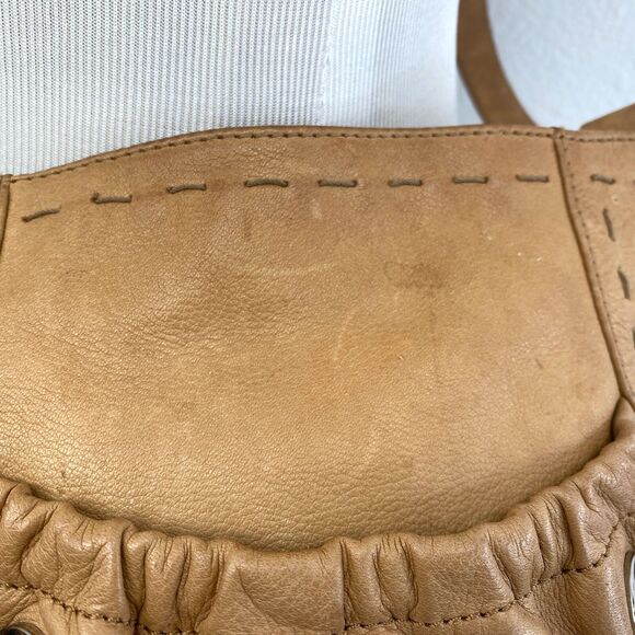 B Makowsky Butter Leather Tan Boho Bucket Bag Crossbody Adjustable Strap Pockets - Picture 7 of 16